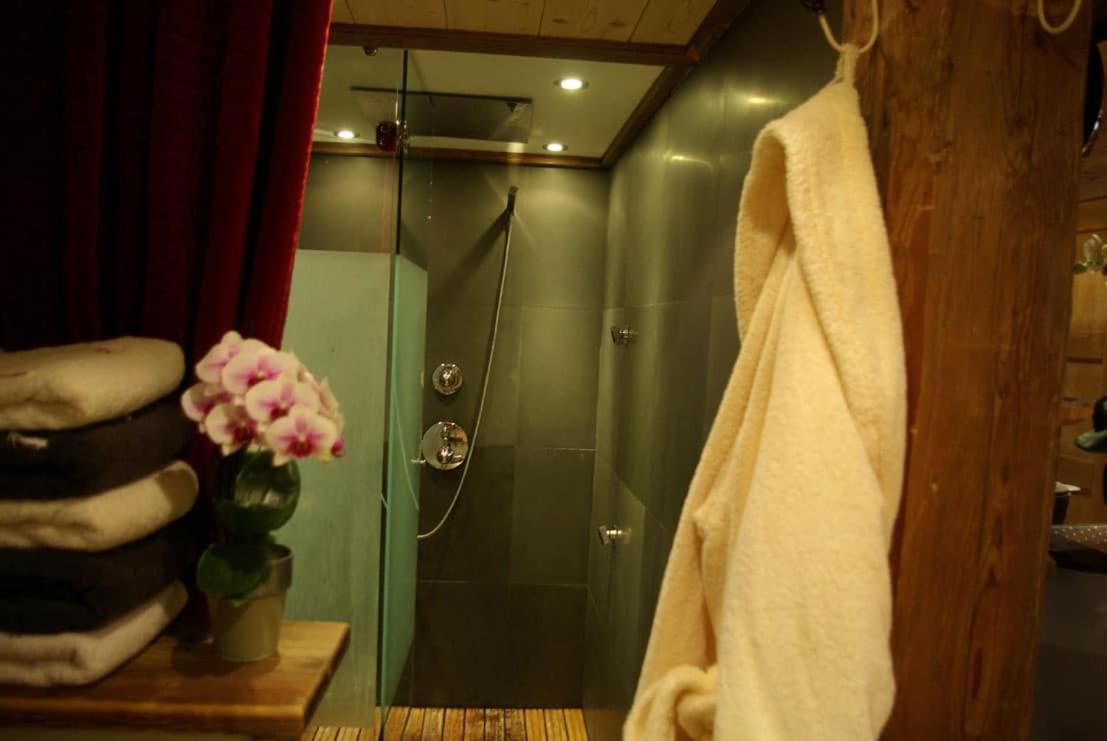 Hotel Les Chalets De Philippe Avec Jacuzzis Privatifs Шамони Экстерьер фото